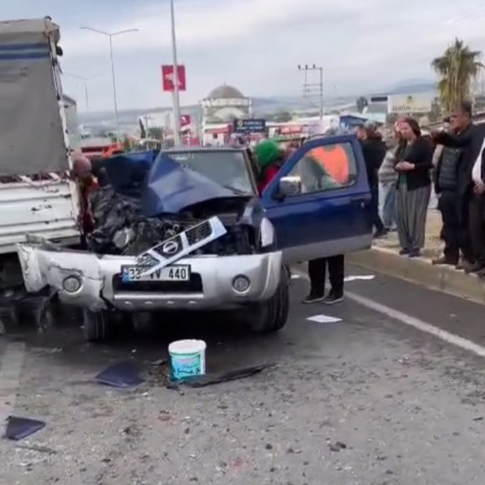 Erdemli'de zincirleme trafik kazası: 2 yaralı