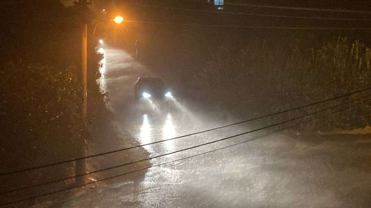 Mersin'de sağanak yağış ve fırtına etkili oldu