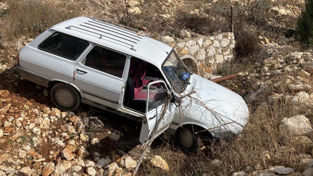 Otomobil şarampole uçtu: 2 yaralı